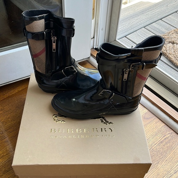 Burberry Biker Rubber Bootbiker Rubber boot in size UK(5) EUR(38). - Picture 3 of 14